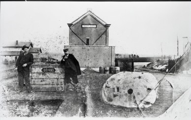 Ste-Marie sur Semois-mongolfière sur le côté de la gare (1).jpg